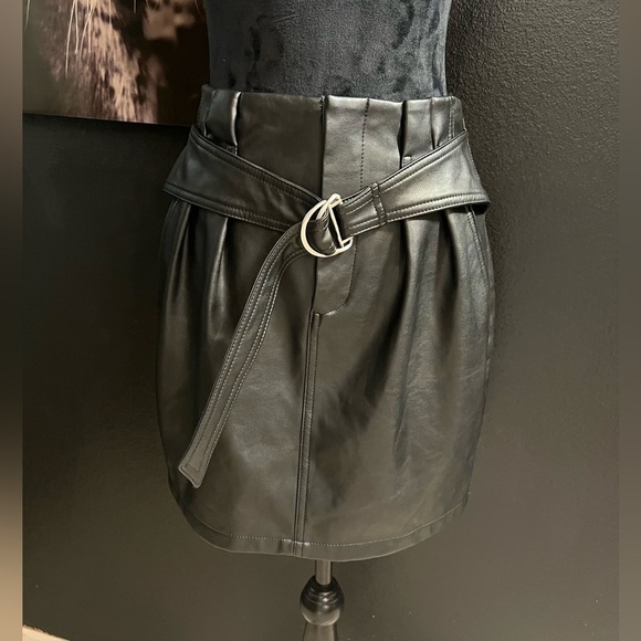 🖤🖤EXPRESS FAUX LEATHER BELTED SKIRT🖤SZ S🖤NWT - Picture 16 of 16